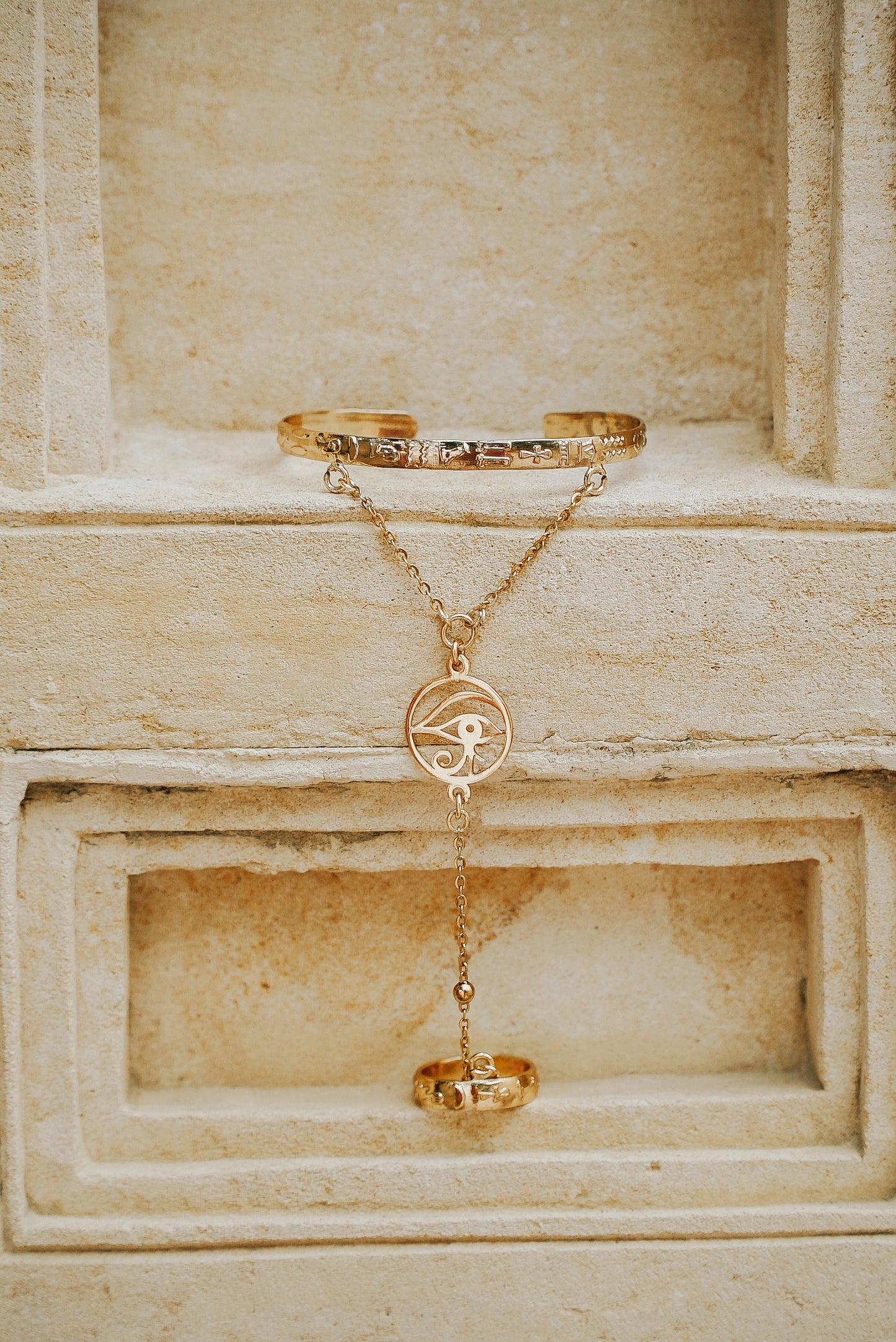 Eye of horus hand jewel Egyptian hieroglyph